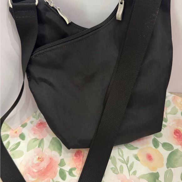 Baggallini Sleek Black Crossbody Bag - Picture 2 of 5